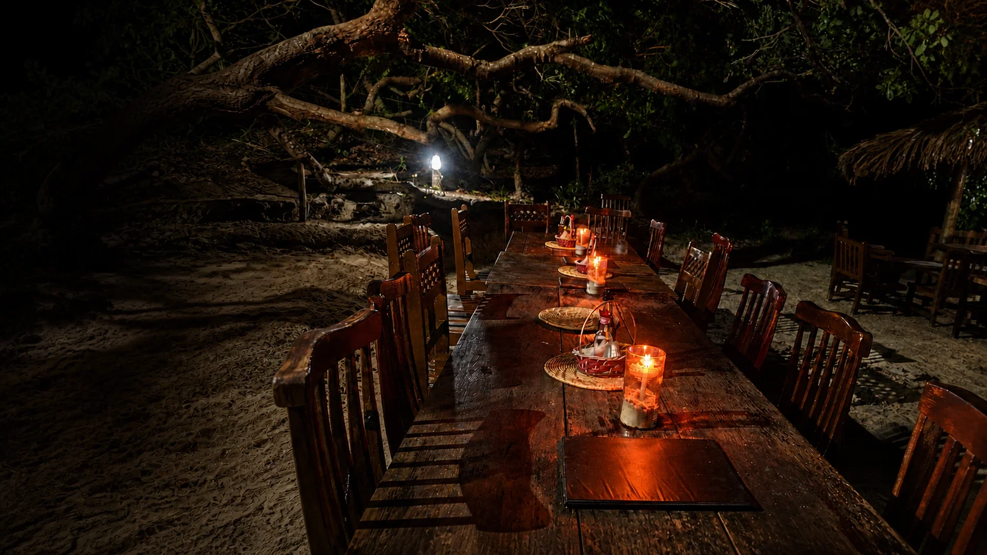 Restaurante à luz de velas